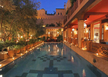 Hôtel et riad typique au Maroc avec piscine et décoration marocaine