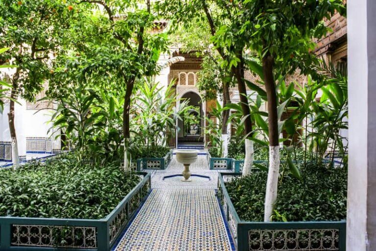 les-jardins-du-palais-de-la-bahia-a-marrakech-768×513